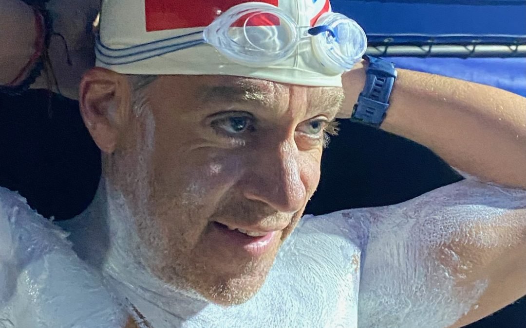 Carlos Acosta: nadador mexicano hace historia al lograr un cruce doble del Canal de la Mancha