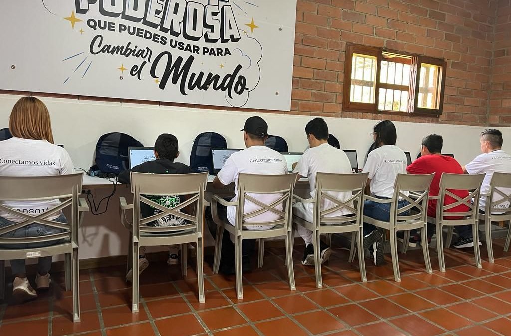Expedición INDRA-MINSAIT llega a Rionegro, Antioquia con dotación de nueva sala TIC