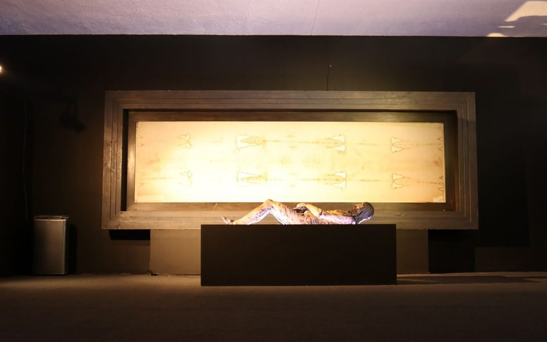 Inauguran en la UAG exposición sobre "La Sábana Santa"