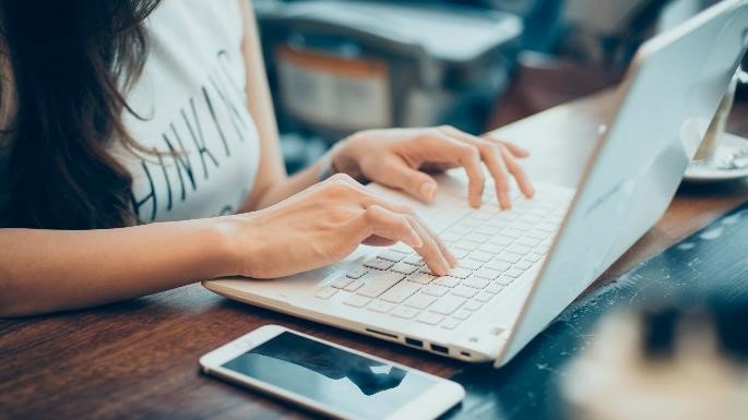 Día del Internet: ¿cómo usar la IA Generativa de forma segura?