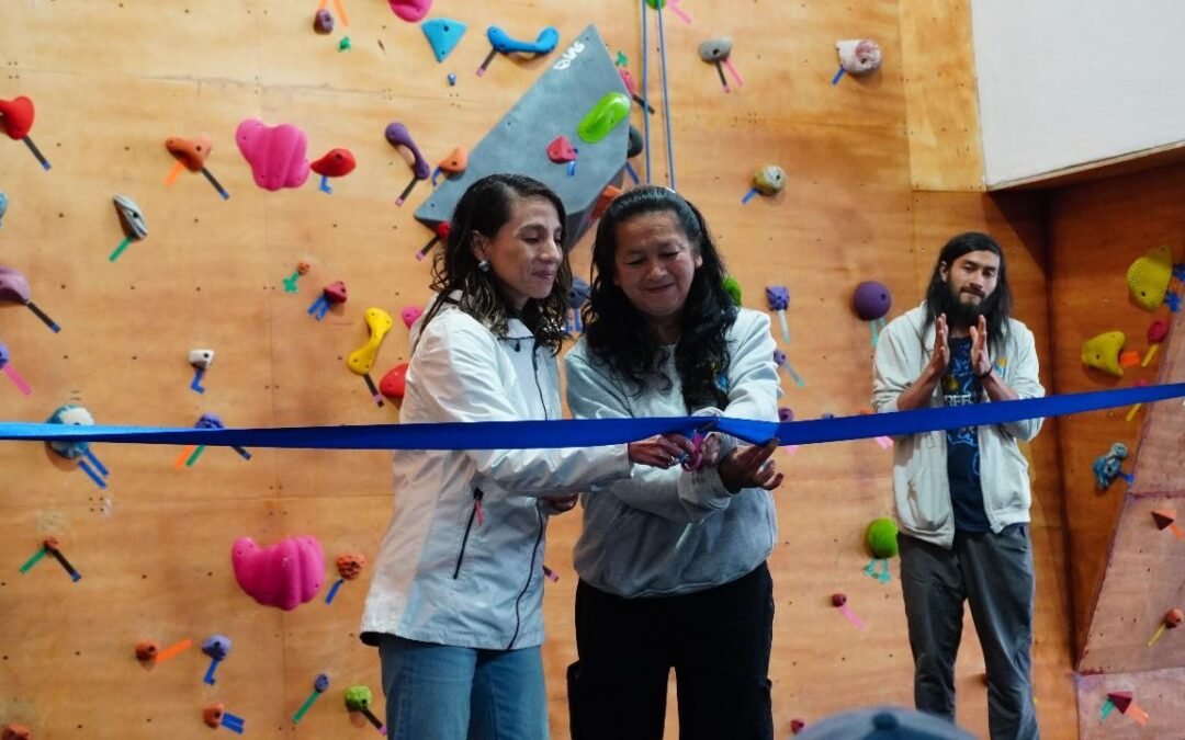 Decathlon inaugura muro de escalar en Bogotá, para seguir democratizando el acceso al deporte