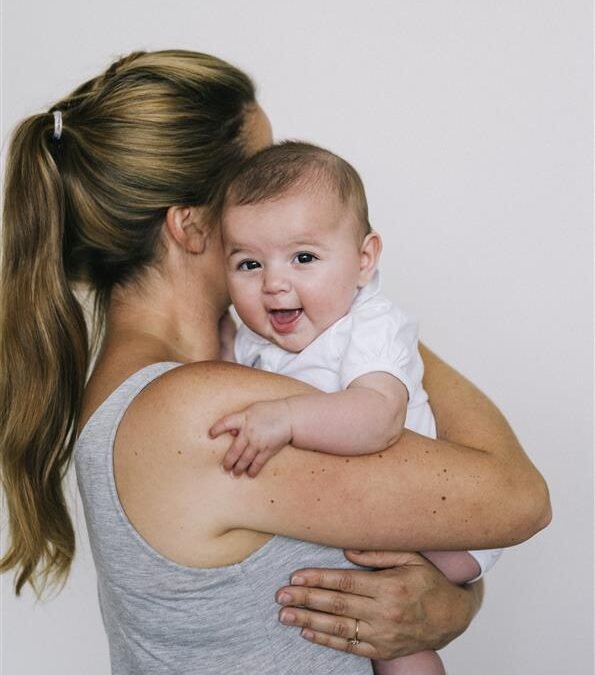 7 de cada 10 madres primerizas se sienten sobrecargadas al tomar decisiones sobre el cuidado de sus bebés