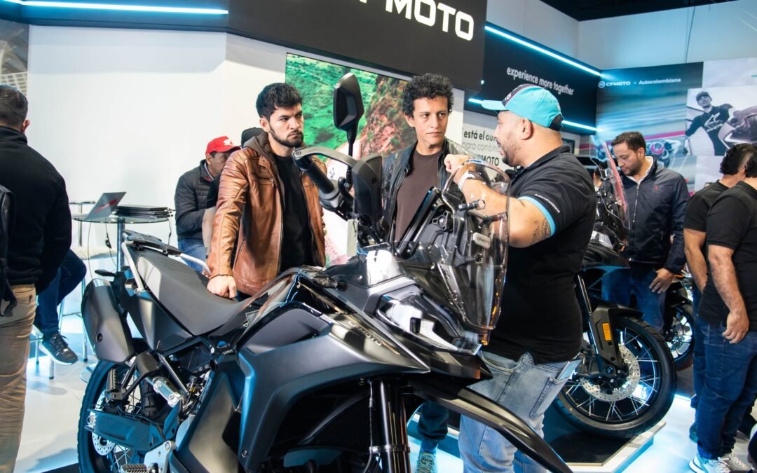 Cada vez más colombianos se movilizan en moto: así está cambiando el mercado y el perfil de los usuarios.