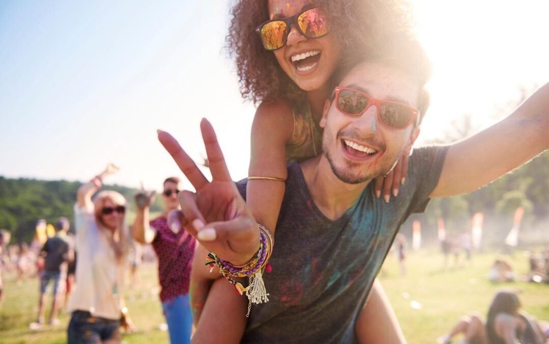 Temporada de conciertos y festivales: GAES promueve el cuidado auditivo y entrega tips para proteger la audición